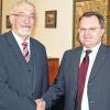 Gemeinsam auf der Spurgeraden beim Ausbau der A3: Regierungspräsident Paul Beinhofer (links) und der Präsident der Autobahndirektion Nordbayern, Reinhard Pirner.