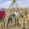 Tipi: Papas und Opas legten Hand an.