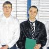 Gratulation: Die besten Gesellen (von links) Martin Duffek (Platz drei, Holzkirchen), Adrian Holzberger (Platz eins, Reupelsdorf) und Thomas Siepak (Grettstadt, zweiter). Es gratulierte der stellvertretende Obermeister Thomas Wehr.