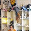 Alles mit Liebe handgefertigt: Manou Wahler (unten) und Jule Bruns in ihrem Design- und Kunstladen „Herr Pfeffer“