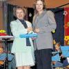 Frauenfrühstück: Mitorganisatorin Elisabeth Schmidt (links) aus Sendelbach dankt Referentin Petra Hahn-Lütjen.