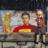 (as)   Das traditionelle Zeltpuppentheater „Augsburger Kasperle“ kommt nach Schweinfurt. Von Donnerstag, 1. März, bis Sonntag, 4. März, präsentieren die Puppenspieler der Familie Maatz täglich um 15 Uhr auf dem Volksfestplatz das neue Stück „Kasperle und das Gespenst“. Eine zusätzliche Vorstellung gibt es am Sonntag um 11 Uhr. Die Handpuppen, mit denen die Familie spielt, sind alle noch aus Zeiten des Urgroßvaters. Trotz aller Tradition setzen sie die Stücke mit modernen Effekten und Licht in Szene. Das Zelt ist geheizt. Infos unter:  (01 63) 61 83 11 0.