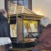 Eigens in die Neustädtleser Kirche gebracht: Roland Götz spielte auf Jürgen-Peter Schindlers historischem Orgelpositiv von 1646, das die Klangwelten aus der Renaissance ins Gotteshaus trug.