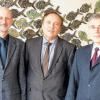 Amtseinführung: Im Bild (von links) Mittelschul-Leiter Claus Buchner, der neue Konrektor Jürgen Wolff und Schulrat Erwin Pfeuffer.