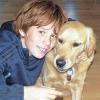 Glück gehabt: Elias Graf aus Hettstadt und seine Golden Retriever Hündin Gini, die zum Diabetiker-Warnhund ausgebildet werden soll.