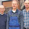 Treuer Angestellter: 30 Jahre ist Burkhard Göbel (Mitte) beim Maintal-Autohaus in Horhausen beschäftigt. Zum Jubiläum gratulierten (von links) Matthias und Heinrich Schneider sowie Andreas und Herbert Hofmann.