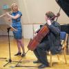 (iwi)   Mit einem Eröffnungskonzert der Dozenten der Meisterkurse Kammermusik leisten die Interpreten Alfredo Perl (Klavier), Guido Schiefen (Bild rechts, Violoncello), Sonja Korkeala (Bild links, Violine), Andreas von Wangenheim (Gitarre) und Anette Maiburg (Flöte) einen virtuosen Beitrag zum heutigen Faschingsdienstag in der Musikakademie Hammelburg unter der Gesamtleitung von Linde Dietl und in der Trägerschaft des Tonkünstlerverbandes Bayern. Zur Aufführung gelangen Werke unter anderem von Manuel de Falla, Astor Piazolla und Enric Granados i Campina. Es ist den Dozenten gelungen, mit dem Programm die heitere Seite des Faschings hervorzuheben, aber auch besinnliche Töne zum Faschingsende anzustimmen. Das Konzert findet in Zusammenarbeit mit der Musikakademie um 20 Uhr im Großen Saal statt. Den Klavierpart im Eröffnungskonzert übernimmt Bronwen Murray-Berg. Beim ersten Abschlusskonzert der Meisterkurse Kammermusik für Klavier, Violoncello, Violine, Gitarre und Flöte musizieren die Solisten der Meisterkursklassen und präsentieren ihre Arbeit der vorangegangenen Kurswoche am Freitag, 24. Februar, und am Samstag, 25. Februar, jeweils um 20 Uhr im Großer Saal der Bayerischen Musikakademie.
