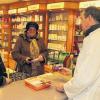 Die Kälte macht Senioren zu Schaffen: „Viele ältere Menschen kommen derzeit in die Apotheke, um sich Mittel gegen Nieren- oder Gelenkbeschwerden zu holen“, berichtet Ulrich Doerner, Inhaber der Ratsapotheke am Marktplatz in Bad Mergentheim.