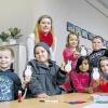 Interkulturelles Projekt: Schüler der Würzburger Adalbert-Stifter-Schule mit Sozialpädagogin Christina Schön (stehend, links).