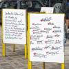 Appell an die Solidarität der Kunden: Eine Infotafel zeigt, welche Schlecker-Märkte in der Rhön übrig geblieben sind: in Oberelsbach, Hilders, Mellrichstadt und Bad Neustadt.