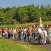 Die Erlenbacher Prozession auf dem Weg zur Tiefenthaler Straße. Die Erlenbacher Prozession auf dem Weg zur Tiefenthaler Straße.
