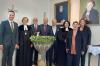 Nach dem Festgottesdienst in der Dorfkirche Obbach (von links): Landrat Florian Töpper, Regionalbischöfin Gisela Bornowski, die drei Patrone Georg Schäfer, Andreas Schäfer und Christian Schäfer, Pfarrerin Corinna Bandorf, Vertrauensfrau des Kirchenvorstands Elisabeth Baum, Bürgermeisterin Simone Seufert.