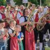 Mit einem viertägigen Musikfest, einem beeindruckenden Gemeinschaftschor aller anwesenden Musikanten und klangvollem Festumzug feierten die Rienecker Musikanten ihr 50-jähriges Bestehen und luden auch zum Kreismusikfest ein.