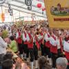 Mit einem viertägigen Musikfest, einem beeindruckenden Gemeinschaftschor aller anwesenden Musikanten und klangvollem Festumzug feierten die Rienecker Musikanten ihr 50-jähriges Bestehen und luden auch zum Kreismusikfest ein.
