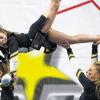 (ella)   Nach vielen schweißtreibenden Trainings war es jetzt endlich soweit. In der ratiopharm-Arena Neu-Ulm fand die Regionalmeisterschaft Süd im Cheerleading statt. 34 Vereine aus Bayern, Baden-Württemberg und Hessen schickten ihre Teams mit über 1700 aktiven Cheerleadern in 13 Kategorien an den Start. Mit atemberaubenden Stunts und Würfen brachten Sie die Halle zum Kochen. Alle Teilnehmer zeigten den 2000 Zuschauern, das Cheerleading ein Hochleistungssport  und kein „Rumgehüpfe mit Pompoms“ ist, so eine Pressemiteilung der Black Paws. Die Würzburger Cheerleader des American Sports Club gingen wieder sehr erfolgreich und vollends zufrieden aus der Halle, heiß es weiter. Alle vier Teams hatten mit fast fehlerfreien Programmen gelungene Pyramiden, spektakuläre Stunts und mitreißende Tänze auf der Showbühne gezeigt, so die Mitteilung. Im Peewee Cheer Level eins (ab sechs Jahren) holten die Crazy Cubs gleich zwei Meistertitel: Regionalmeister Süd und Bayerischer Meister. Die beiden Jugendteams des ASCW eV starteten im Level drei und vier (sechs bis zwölf Jahre). Den fünften  Platz im Level drei belegten die Shiny Paws. Die Snappy Paws sahnten einen vierten Platz bei der Regio Süd und auch gleichzeitig den Bayerischen Meistertitel ab. Auch die „Alten Hasen", die Black Paws ereichten bei sehr harter Konkurrenz den fünften Platz im Senior Allgirl Cheer (ab 16 Jahre). Mehr Infos unter www.blackpaws.de