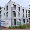 16 barrierefreie Mietwohnungen im Haus 1 der Seniorenwohnanlage  in der Würzburger Straße können ab 1. Oktober vermietet werden.