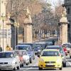 Täglich 15 000 Fahrzeuge schieben sich durchs Oegg-Tor am Residenzplatz entlang. Zum Schutz des Welterbes könnte die Straße geschlossen werden und das Oegg-Tor nur noch als Parkplatzzufahrt dienen.Foto: Thomas Obermeier
