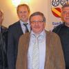 Abschied: Otto Kister (zweiter von rechts) geht in den Ruhestand. Dank sagten Manfred Hock, Sprecher der Dorferneuerung, Bürgermeister Arthur Arnold und zweiter Bürgermeister Ewald Schirmer.