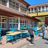 Die Schüler packten fleißig beim Ausräumen der Klassenzimmer mit an.
