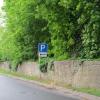 Die evangelische Kirchengemeinde darf den schadhaften Teil der Mauer an der Waldmannshöfer Straße (rechts vor dem Parkplatz-Hinweisschild) abbrechen. Die evangelische Kirchengemeinde darf den schadhaften Teil der Mauer an der Waldmannshöfer Straße (rechts vor dem Parkplatz-Hinweisschild) abbrechen.