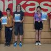 Die Sieger und Siegerinnen sowie Platzierten des 2. Jugend-15-Bezirksranglistenturniers (von links): Jungen 15: 1. Simon Paulini (TG Höchberg), 2. Kevin Caslli (TG Höchberg), 3. Asil Korkmaz (TV Dettelbach) und 4. Leonard Krahl (TG Heidingsfeld); Mädchen 15: 1. Zoe Plötz (TG Höchberg), 2. Rabea Nixdorf (TV Dettelbach) und 3. Christiane Zacharias (SV Geroldshausen). Die Sieger und Siegerinnen sowie Platzierten des 2. Jugend-15-Bezirksranglistenturniers (von links): Jungen 15: 1. Simon Paulini (TG Höchberg), 2. Kevin Caslli (TG Höchberg), 3. Asil Korkmaz (TV Dettelbach) und 4. Leonard Krahl (TG Heidingsfeld); Mädchen 15: 1. Zoe Plötz (TG Höchberg), 2. Rabea Nixdorf (TV Dettelbach) und 3. Christiane Zacharias (SV Geroldshausen).