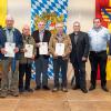 Ehrungen für langjährige Feldgeschworene (von links): Sabine Sitter, Steffen Händler, Edgar Bernard (50 Jahre), Ewald Grübel (25 Jahre), Horst Rützel (25 Jahre), Klaus Karl (40 Jahre), Frank Kunkel, Christian Lang und Mario Paul.