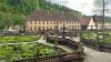 Im Mittelpunkt des Abteigartens befindet sich ein prachtvoller Brunnen, umgeben von Sandsteinfiguren und frischer Bepflanzung: Eine Gartenführung findet am Donnerstag, 16. Mai, statt.
