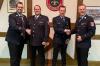 Legen ihr Amt in neue Hände: Tobias Müller (rechts) übergibt das Amt des 1. Kommandanten an Felix Zehnter (2. von rechts); Andreas Mark (links) beglückwünscht Daniel Kreußer (2. von links) zum Amt des 2. Kommandanten.