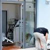 Spurensicherung an der Bankfiliale in Kist (Lkr. Würzburg) im September 2020: Der Mann, der den Geldautomaten sprengte, muss jetzt für achteinhalb Jahre ins Gefängnis.