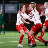 Freude bei Marie Glos (links) und Isabell Heinisch von den Würzburger Kickers: Die Kickers-Frauen haben gegen den FSV Hessen Wetzlar ihren vierten Saisonsieg erzielt. Das Foto der Spielerinnen entstand im Heimspiel gegen den SC Dortelweil.
