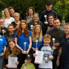 Nicole Fehn, Vorsitzende der DLRG-Ortsgruppe Ebern (links vorne) mit den Erstplatzierten, zeigte sich mit der Resonanz des 24-Stunden-Schwimmen äußerst zufrieden.