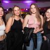 Zahlreiche Menschen besuchen am Samstag 04.05.24 das Weinfest in Untereisenheim mit Musik von den Troglauer Buam.