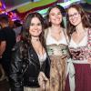 Zahlreiche Menschen besuchen am Samstag 04.05.24 das Weinfest in Untereisenheim mit Musik von den Troglauer Buam.