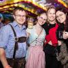 Zahlreiche Menschen besuchen am Samstag 04.05.24 das Weinfest in Untereisenheim mit Musik von den Troglauer Buam.