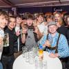 Zahlreiche Menschen besuchen am Samstag 04.05.24 das Weinfest in Untereisenheim mit Musik von den Troglauer Buam.