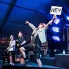 Zahlreiche Menschen besuchen am Samstag 04.05.24 das Weinfest in Untereisenheim mit Musik von den Troglauer Buam.