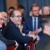 Zahlreiche Menschen nehmen am Samstag (04.05.24) an dem Empfang zum 75. Geburtstag von Hans Michelbach (CSU) im Festsaal des Kreuzklosters in Gemünden teil.