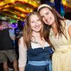 Zahlreiche Menschen besuchen am Samstag 04.05.24 das Weinfest in Untereisenheim mit Musik von den Troglauer Buam.