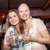 Zahlreiche Menschen besuchen am Samstag 04.05.24 das Weinfest in Untereisenheim mit Musik von den Troglauer Buam.