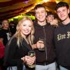 Zahlreiche Menschen besuchen am Samstag 04.05.24 das Weinfest in Untereisenheim mit Musik von den Troglauer Buam.