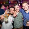 Zahlreiche Menschen besuchen am Samstag 04.05.24 das Weinfest in Untereisenheim mit Musik von den Troglauer Buam.
