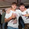 Zahlreiche Menschen besuchen am Samstag 04.05.24 das Weinfest in Untereisenheim mit Musik von den Troglauer Buam.
