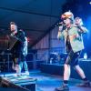 Zahlreiche Menschen besuchen am Samstag 04.05.24 das Weinfest in Untereisenheim mit Musik von den Troglauer Buam.