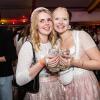 Zahlreiche Menschen besuchen am Samstag 04.05.24 das Weinfest in Untereisenheim mit Musik von den Troglauer Buam.