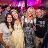 Zahlreiche Menschen besuchen am Samstag 04.05.24 das Weinfest in Untereisenheim mit Musik von den Troglauer Buam.