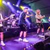 Zahlreiche Menschen besuchen am Samstag 04.05.24 das Weinfest in Untereisenheim mit Musik von den Troglauer Buam.