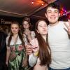 Zahlreiche Menschen besuchen am Samstag 04.05.24 das Weinfest in Untereisenheim mit Musik von den Troglauer Buam.