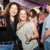 Zahlreiche Menschen besuchen am Samstag 04.05.24 das Weinfest in Untereisenheim mit Musik von den Troglauer Buam.