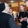 Zahlreiche Menschen nehmen am Samstag (04.05.24) an dem Empfang zum 75. Geburtstag von Hans Michelbach (CSU) im Festsaal des Kreuzklosters in Gemünden teil.