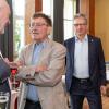 Zahlreiche Menschen nehmen am Samstag (04.05.24) an dem Empfang zum 75. Geburtstag von Hans Michelbach (CSU) im Festsaal des Kreuzklosters in Gemünden teil.